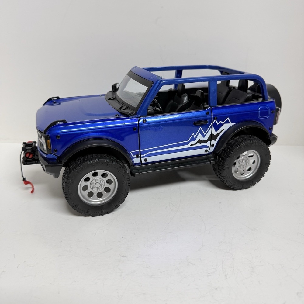 New Bright 2021 Ford Bronco Electric Blue With Winch